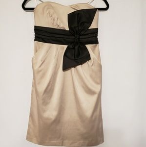 ⭐️3/$15⭐️ Dress with Pockets Sz 5 Mini